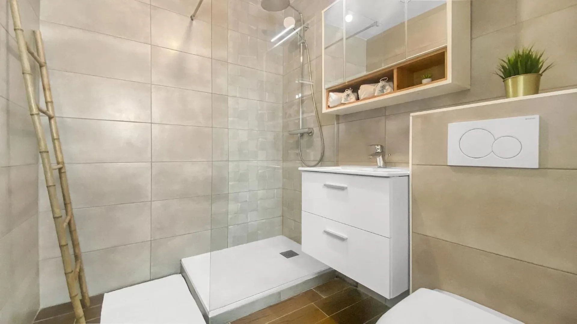 Apartment Homey Forest - Hypercentre - Proche Gare Et Tram - Wifi & Netflix Annemasse France